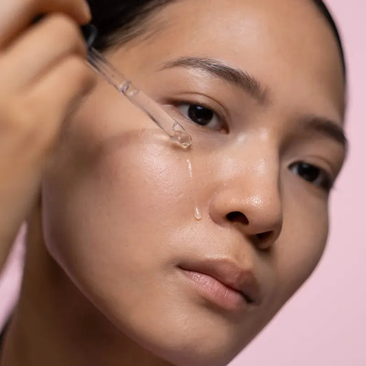 Rubbing, Patting, or Pressing? The Best Method for Applying Skincare Serums Correctly